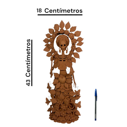 Catrina corona floral esculpida en barro por maestros artesanos de capula Michoacán