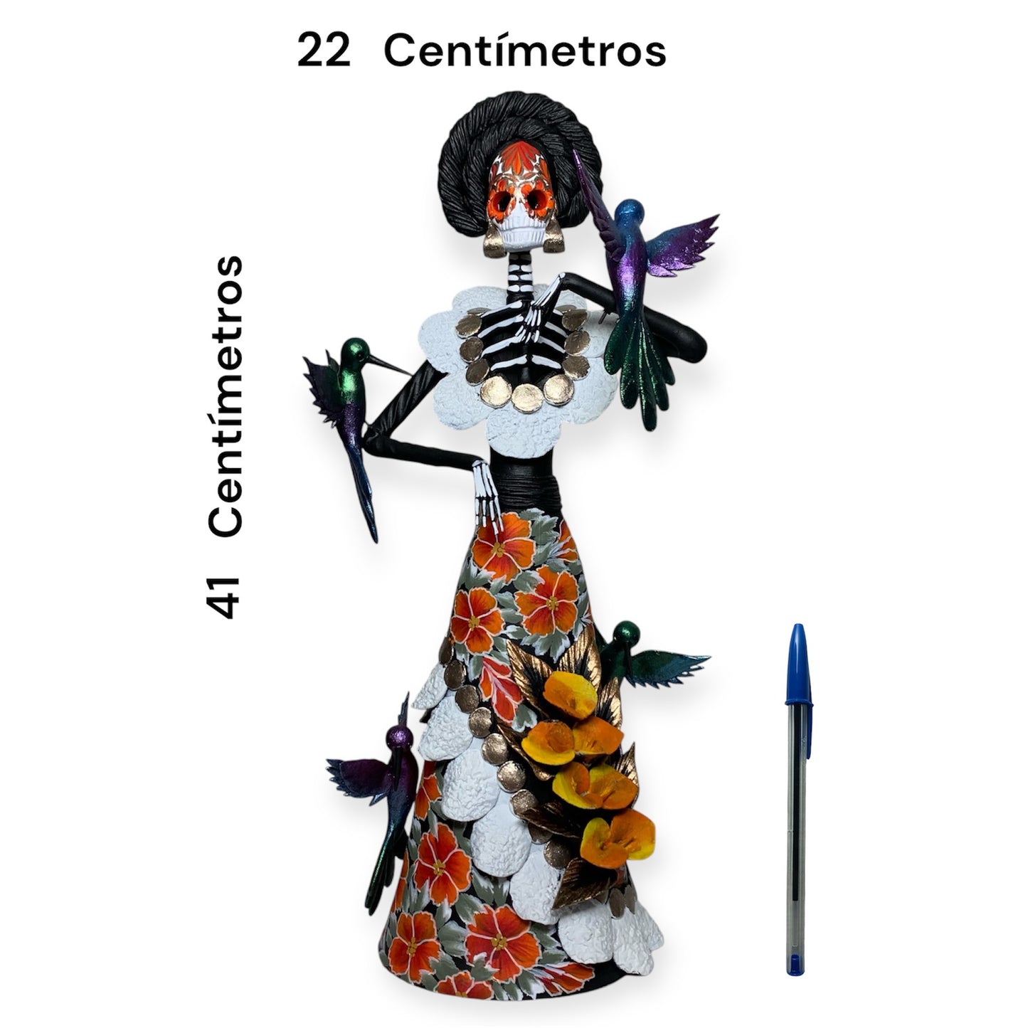 Catrina colibríes esculpida en barro por maestros artesanos de capula Michoacán