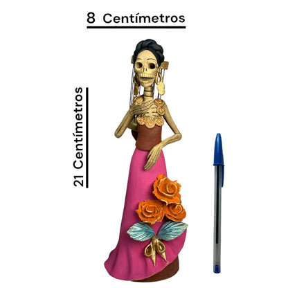 Catrina pajarera floral esculpida en barro por maestros artesanos de capula Michoacán