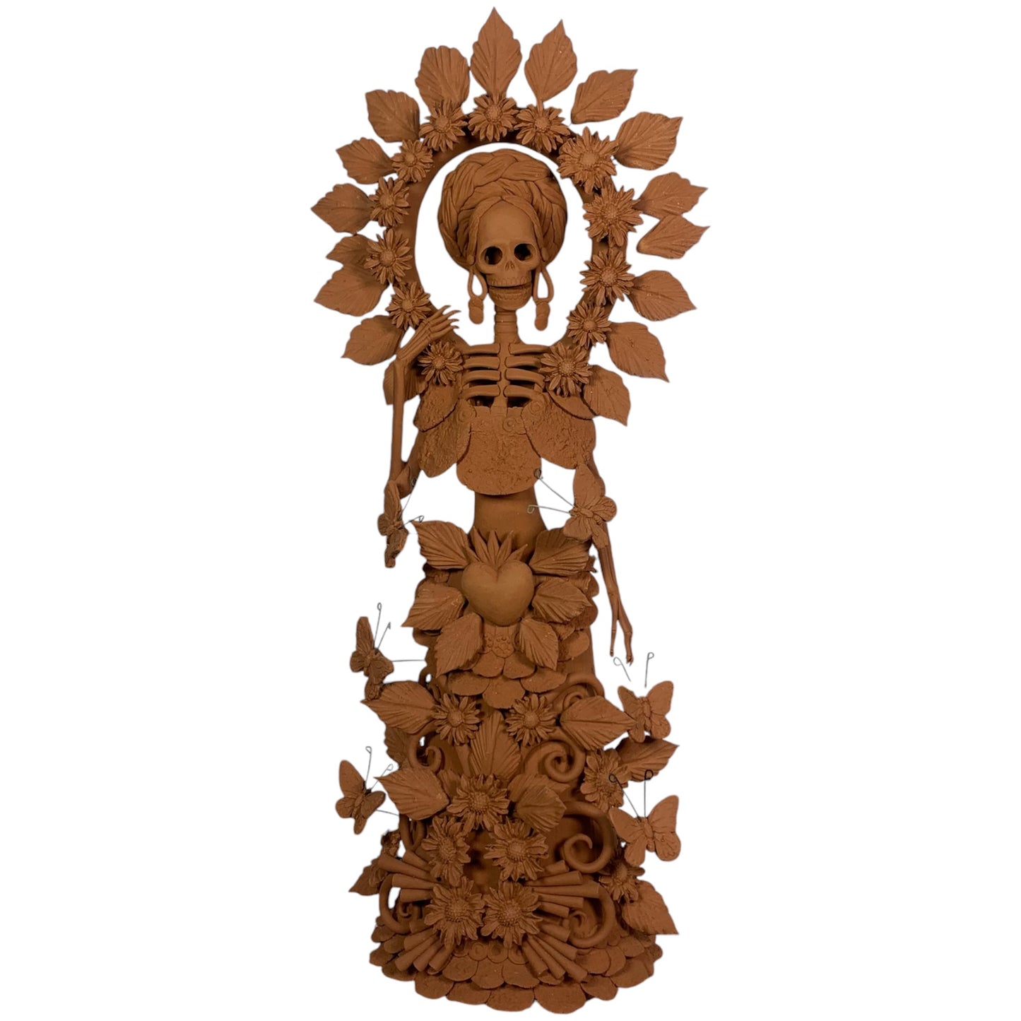 Catrina corona floral esculpida en barro por maestros artesanos de capula Michoacán